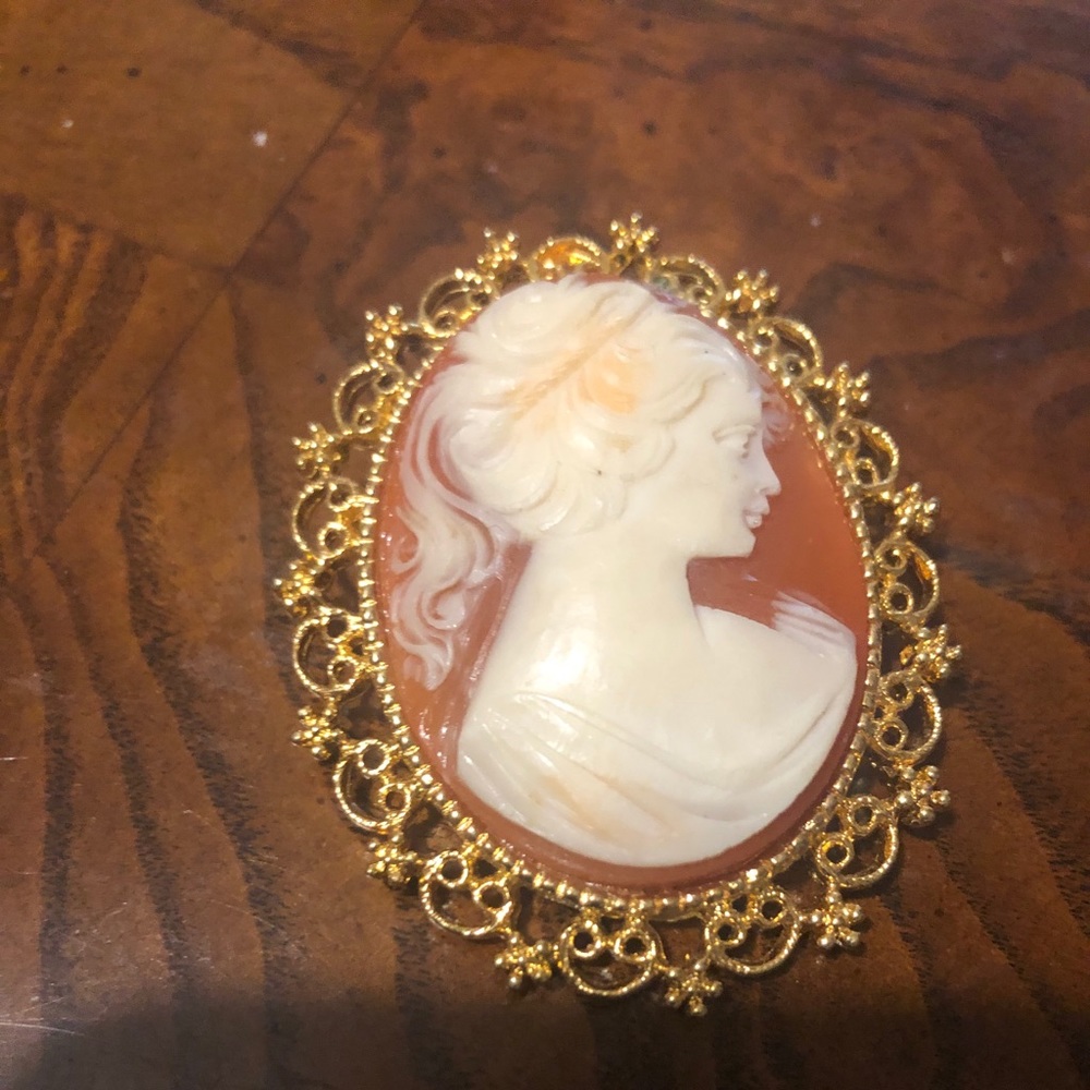 Cameo can be warn as a necklace or pendant